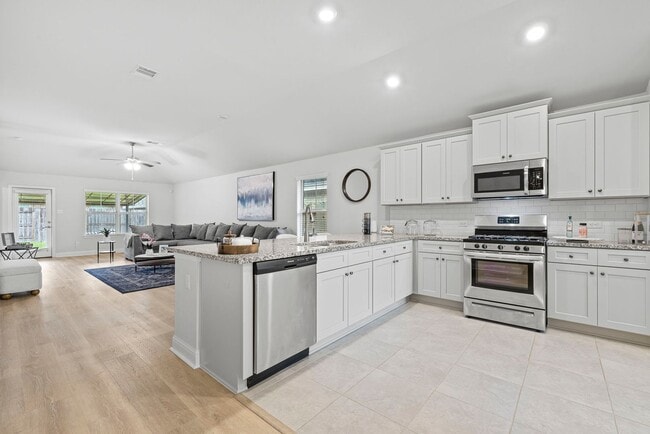 Building Photo - Beautiful just remodeled from top to bottom house in La Marque TX!