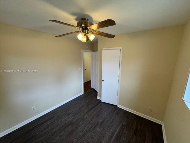 Building Photo - 844 NW 18th Ave