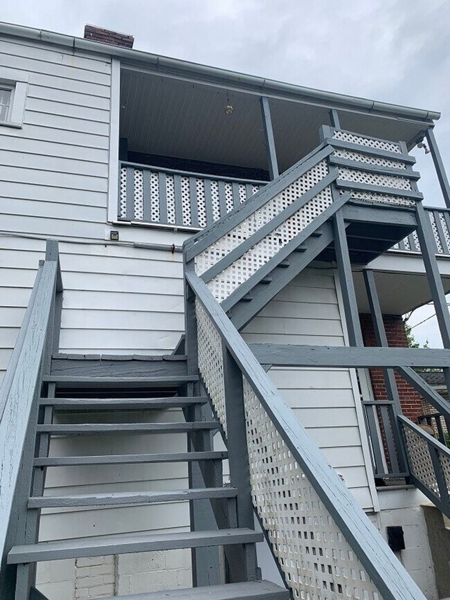 Building Photo - 260-262 Hager Street
