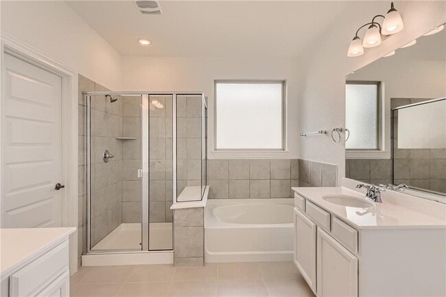 Building Photo - 102 White Aster Ct