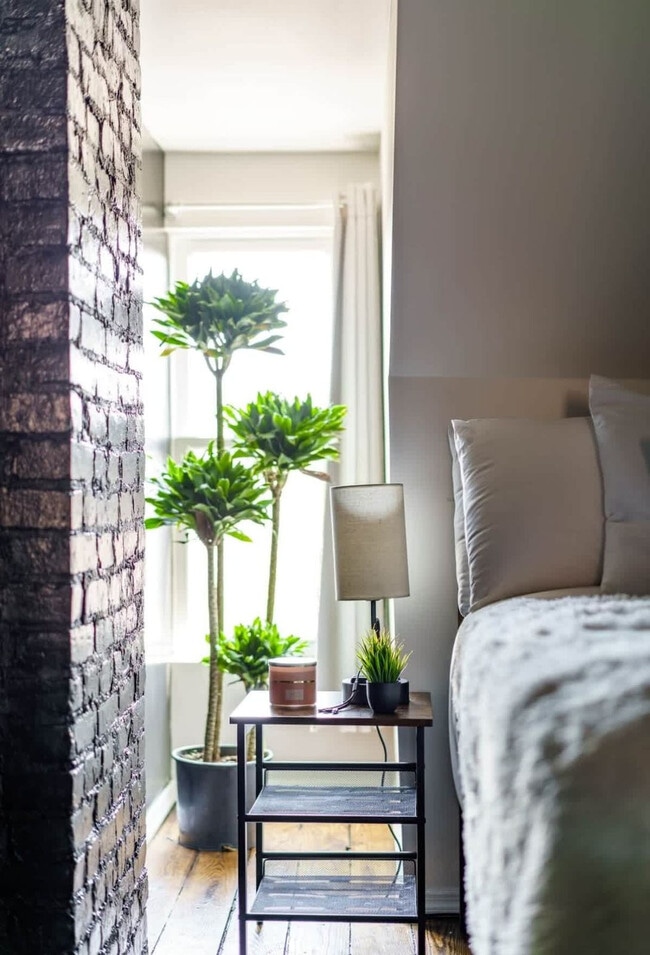 Building Photo - 575 1/2 City Park Avenue-SI ID1265634P