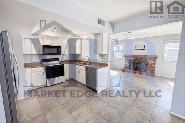 Building Photo - 3Bed/2Bath Home at Olive Ave/103rd Ave! Ready for Immediate Move-In! -- RV GATE! NO HOA!