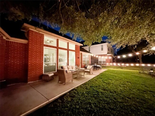 Building Photo - 16422 Red Crest Dr