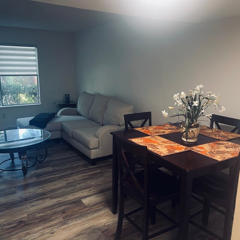 Building Photo - 1990 Benita Dr