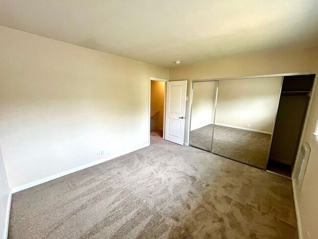 Building Photo - Great 2B 2BA Condo in Pacific Beach