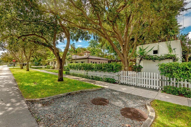 Building Photo - 500 Palmetto Dr
