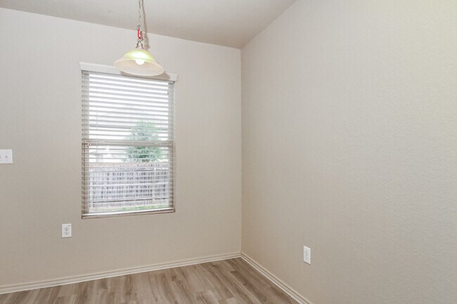 Building Photo - 10611 Goose Way