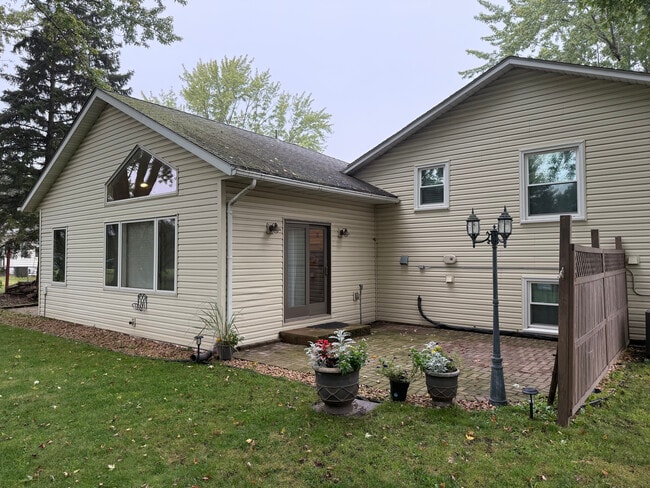 Building Photo - 15350 Drexel Way