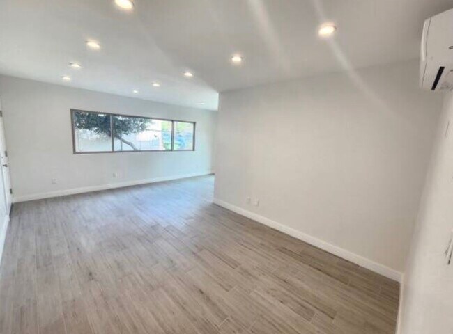 Building Photo - 10845 White St