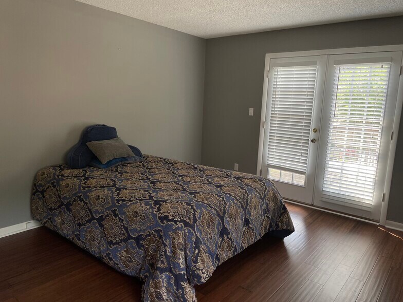 Building Photo - 2425 Cypress Ct