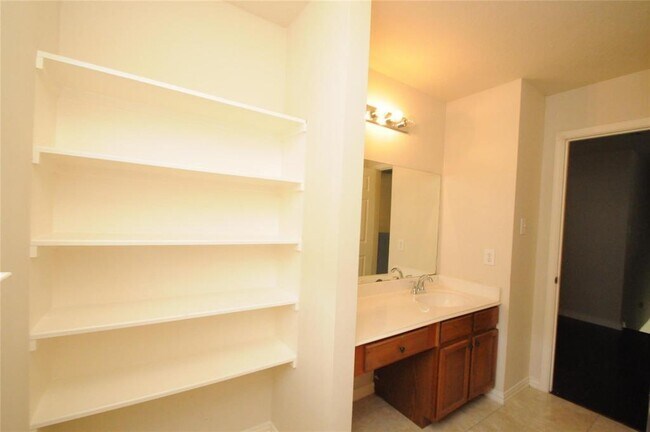 Building Photo - 16127 Eaglewood Spring Ct