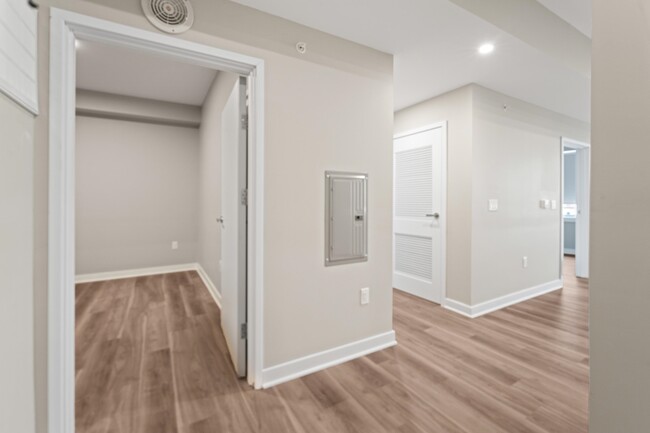 Building Photo - 475 Communipaw Ave