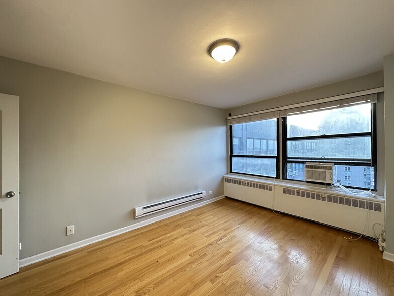 Building Photo - 4180 N Marine Dr