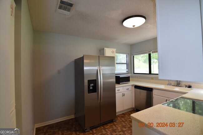 Building Photo - 145 Woodhaven Dr