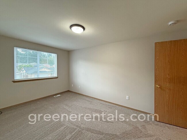 Building Photo - 3 Bed 2.5 Bath Townhouse in Lancaster off ...