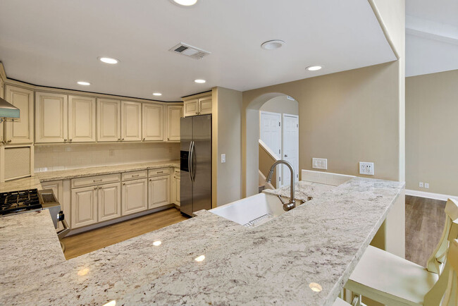 kitchen - 8 Grenada Ct