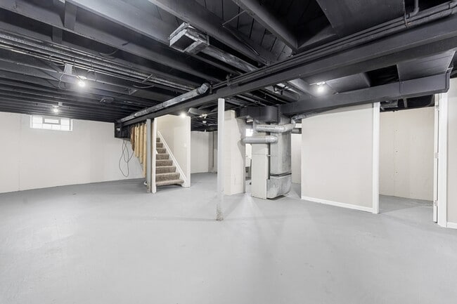 Building Photo - 6463 Weddel St