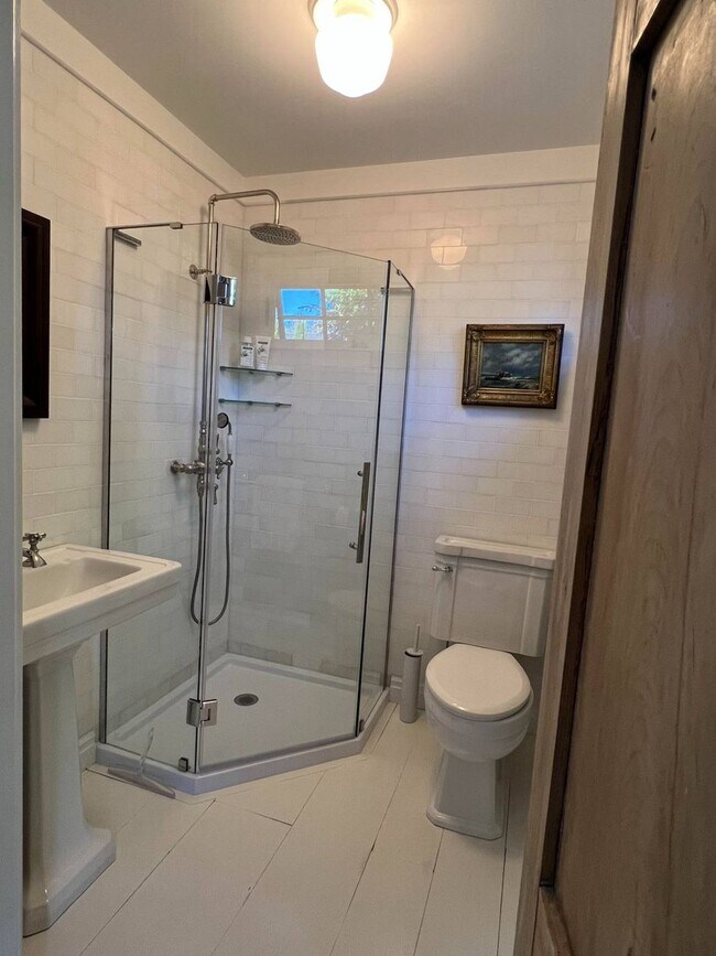 Building Photo - 23 Howard St