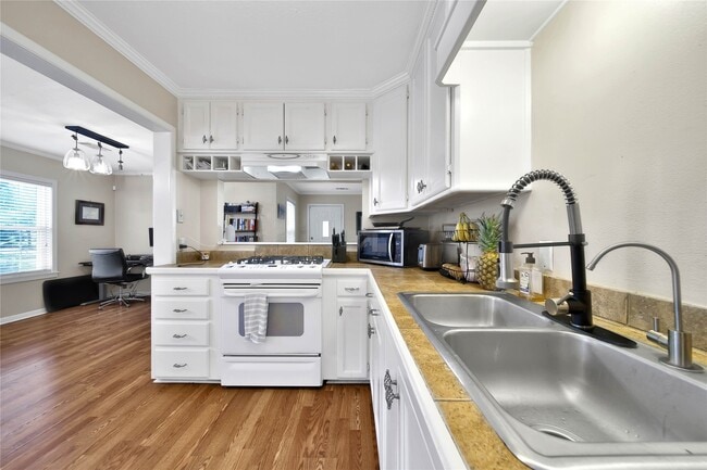 Building Photo - 1607 Libbey Dr