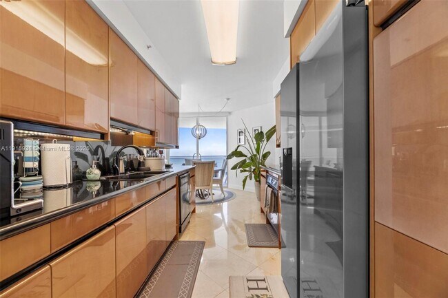 Building Photo - 18671 Collins Ave