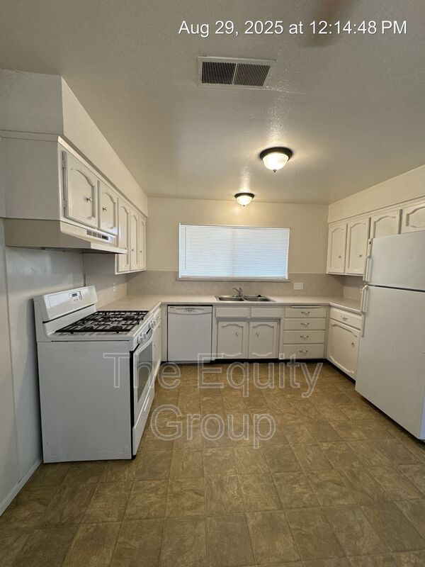 Building Photo - 1320 W Vassar Ave