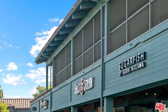 Building Photo - 11645 Montana Ave