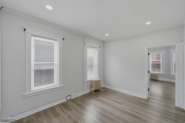 Building Photo - 489 E 22nd St