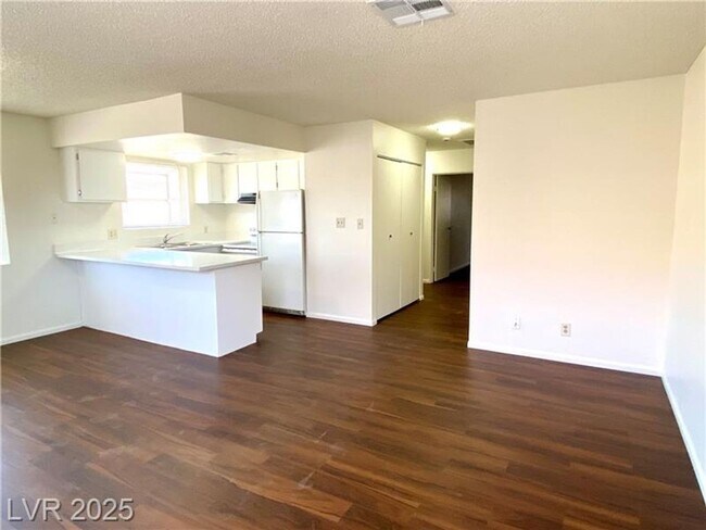 Building Photo - 2 Bed 2 Bth condo unit close to UNLV-***2 WEEKS FREE***