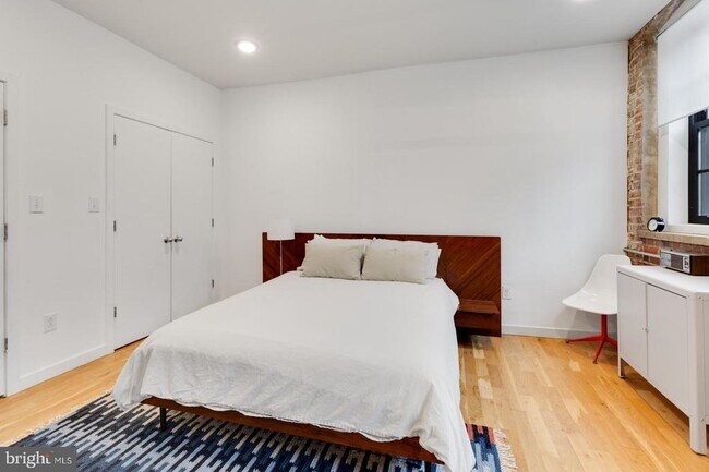 Building Photo - 1737 N Howard St