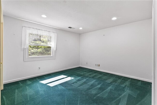 Building Photo - 755 Nile Dr