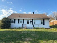 Building Photo - 600 Valleyview Dr