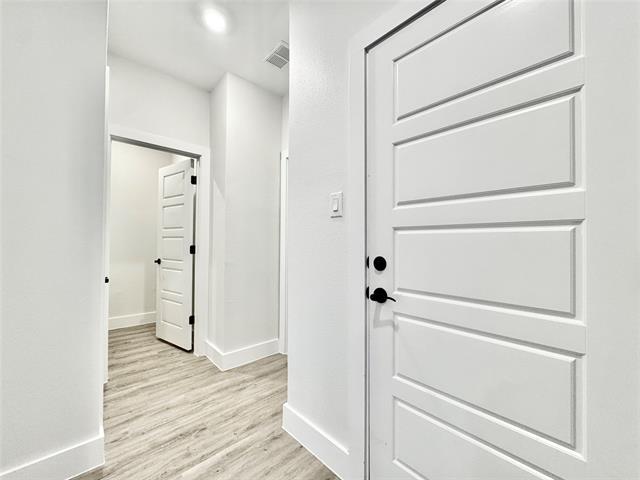Building Photo - 8736 Kington