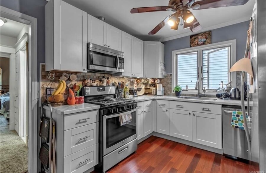 Kitchen - 558 Linden Ave