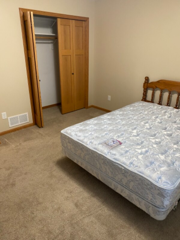 Building Photo - 4626 35 St NW