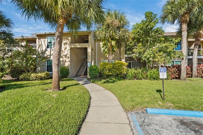 Building Photo - 4045 Crockers Lake Blvd