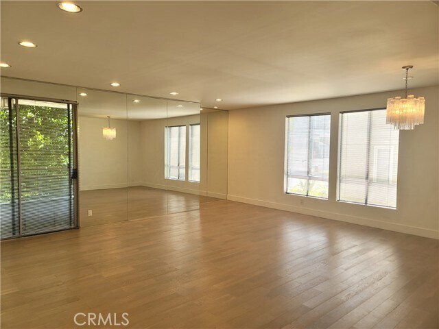 Building Photo - 450 N Oakhurst Dr
