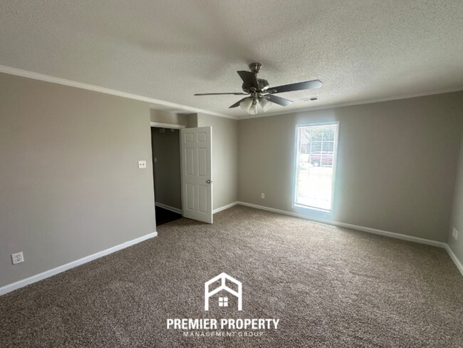 Building Photo - 6516 Lake Valley Dr