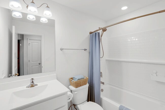 Building Photo - 1200 Lakepointe Dr