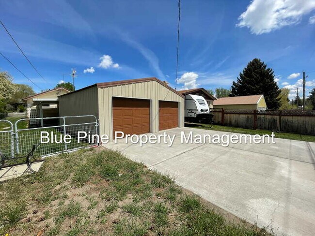Building Photo - 907 J St