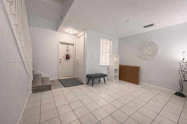 Building Photo - 10909 NW 43rd Ln