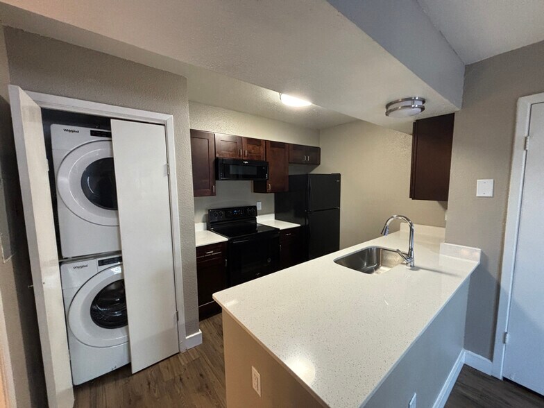 Primary Photo - 1400 Clarewood Dr