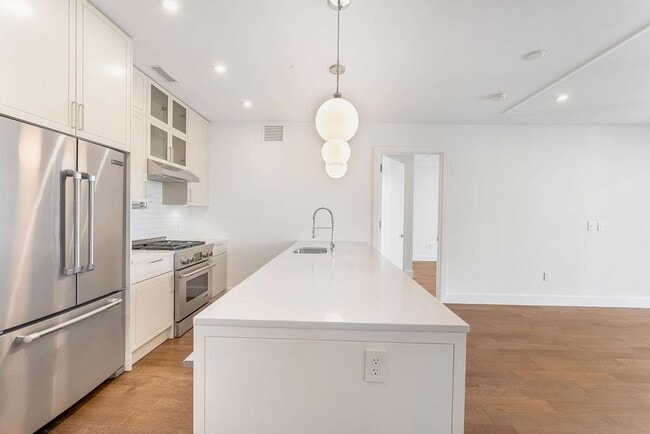 Building Photo - 372 9th St