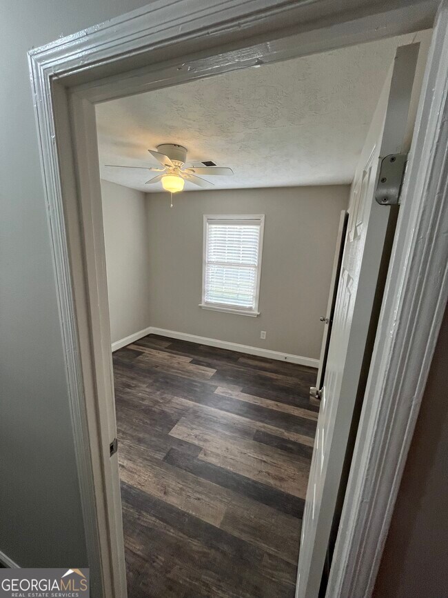 Building Photo - 2220 Mahan Dr