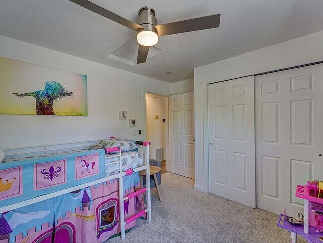Building Photo - This modern Copper Ranch condo was fabulou...