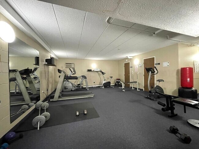 Building Photo - 308 Quarry St