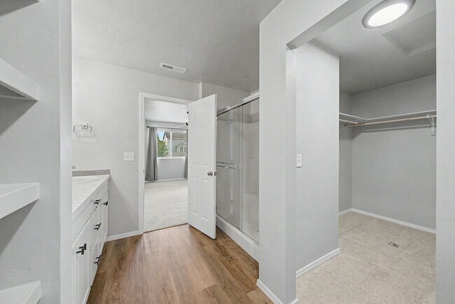 Building Photo - Charming Single-Level South Meridian