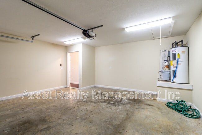 Building Photo - 624 Drakewood Rd