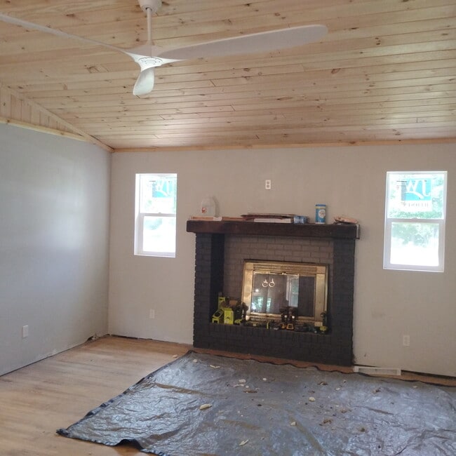 Building Photo - 3006 E Gasconade St