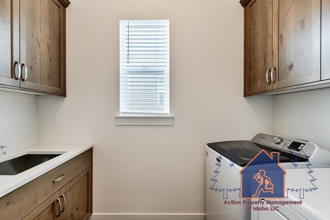 Building Photo - 8548 W Lilburn St