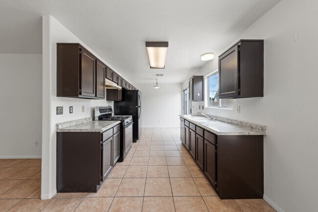 Building Photo - Spacious 4-Bedroom Home on Oversized Lot –...